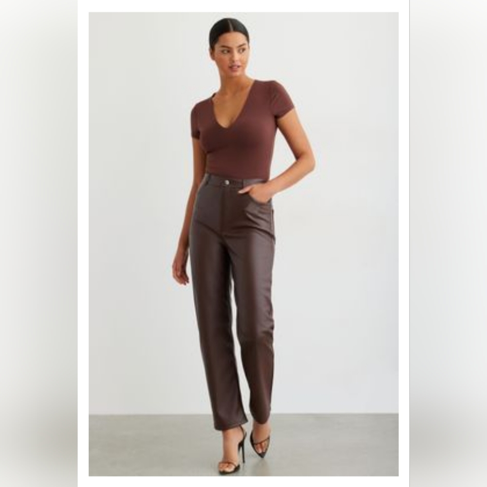 Dynamite V-neck Short-sleeved Brown Bodysuit